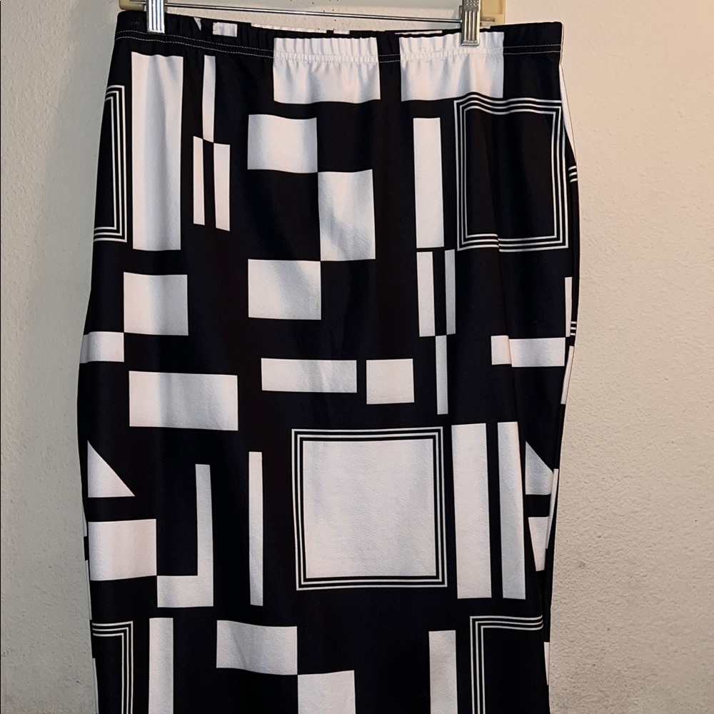 Monochrome Geometric Pencil Skirt